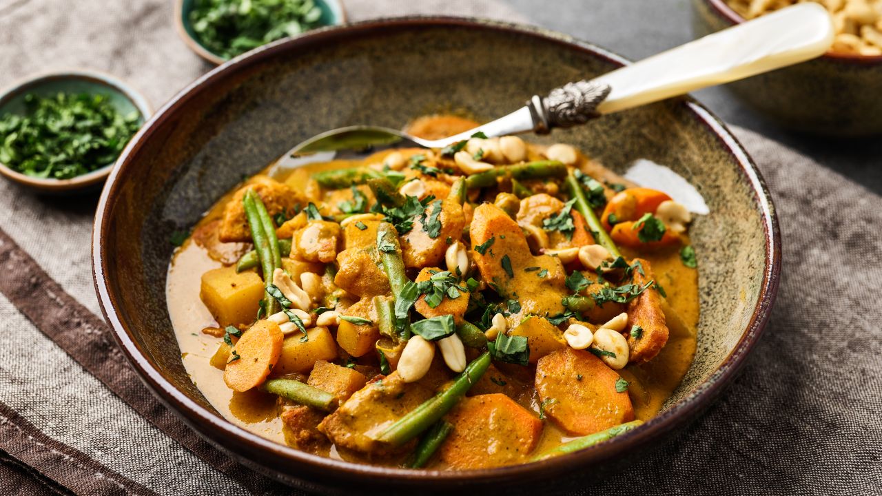 Massaman-Curry: mit Tempeh und Gemüse