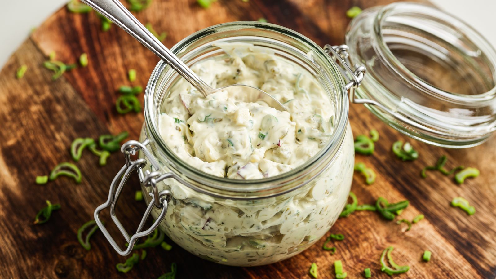 Remoulade aus selbstgemachter Mayonnaise