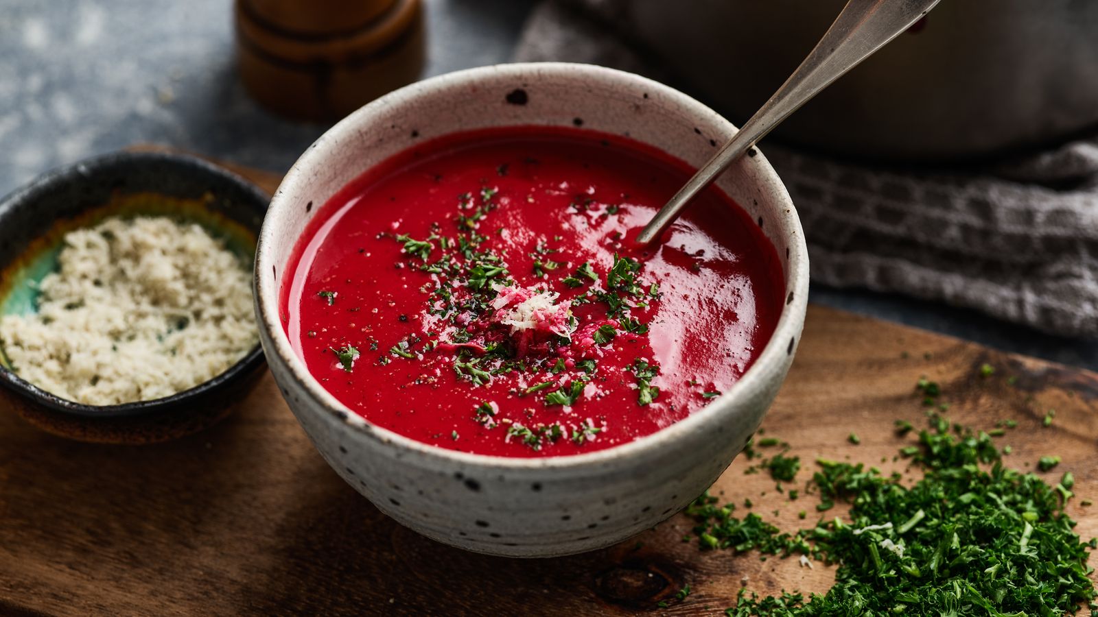 Rote Bete-Suppe mit Meerrettich – basisch und vegan