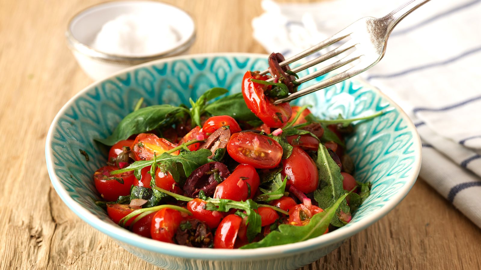 Lauwarmer Tomatensalat – aromatisch, würzig und gesund